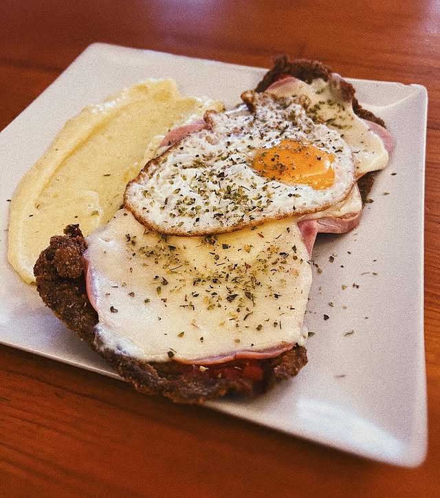 Miércoles de Milanesas: a caballo, napolitana y más